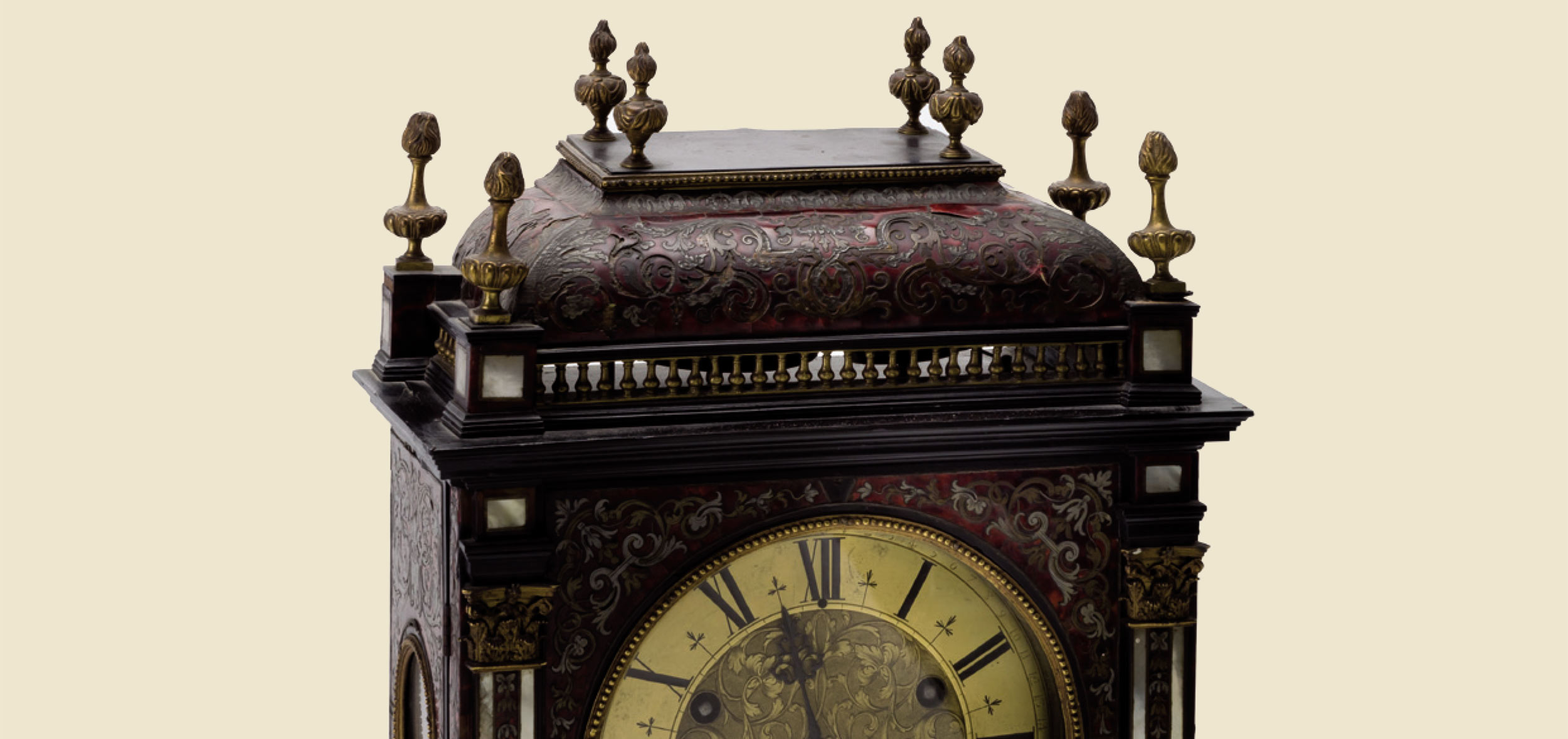 Un reloj de sobremesa Luis XIV, destaca en Ansorena