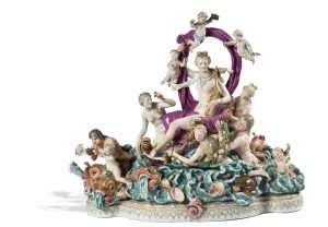 "El Triunfo de Anfítitre". Grupo escultórico de porcelana esmaltada. Meissen (1818-1860). Salida: 3.750 euros Remate: 16.000 euros