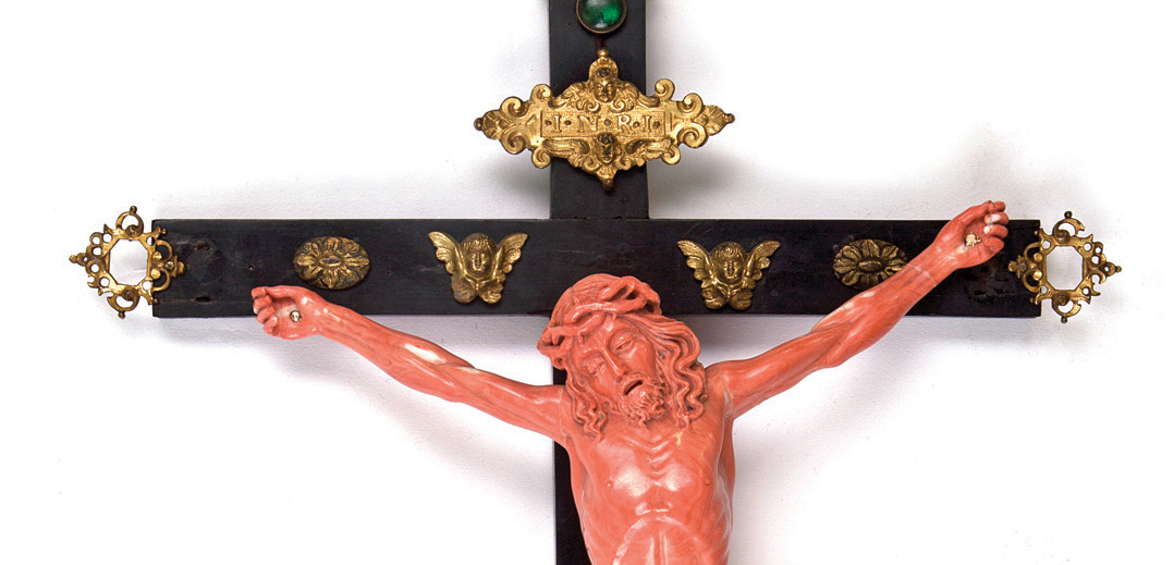 UN CRISTO DE TRAPANI DEL S. XVII EN CORAL SOBRESALE EN ABALARTE