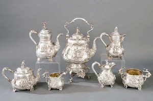 117_662. Juego de cafe y te victoriano, de plata inglesa punzonada con orfebres distintos de Londres entre 1860 y 1891.00 117_662. Juego de cafe y te victoriano, de plata inglesa punzonada con orfebres distintos de Londres entre 1860 y 1891.00