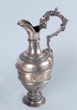 Excelente jarra de plata del s.XVI en Retiro