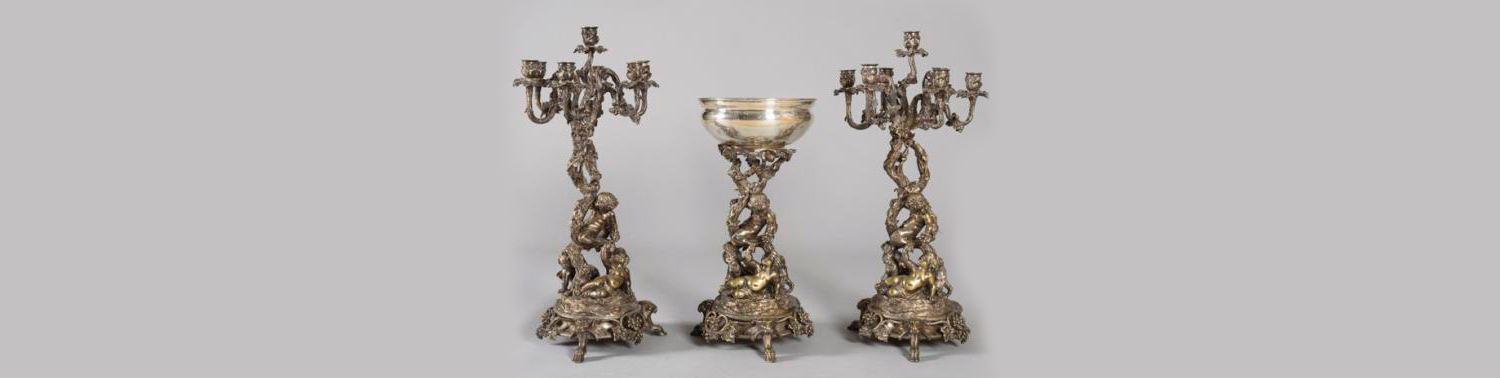 Retiro vende por 3.750 euros una pareja de candelabros y centro de mesa Napoleón III