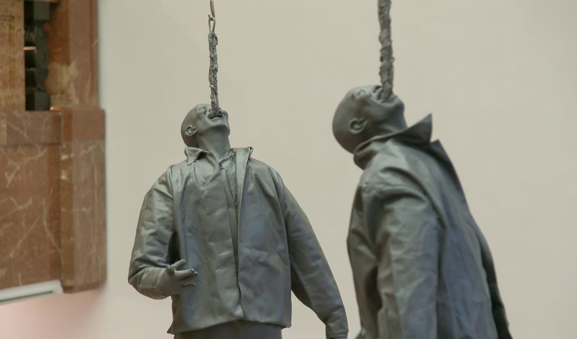 ‘Hanging Figures’ de Juan Muñoz en el Museo de Bellas Artes de Bilbao
