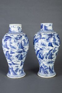 656-pareja-de-tibores-abalaustrados-en-porcelana-azul-y-blanca.-china-kangxi.00 656-pareja-de-tibores-abalaustrados-en-porcelana-azul-y-blanca.-china-kangxi.00