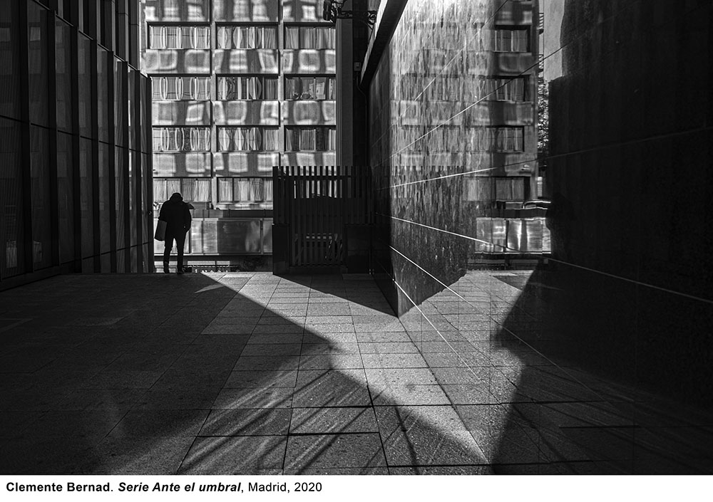 Fotografías de Clemente Bernad “ante el umbral” y MOOCs para celebrar el Día Mundial del Arte