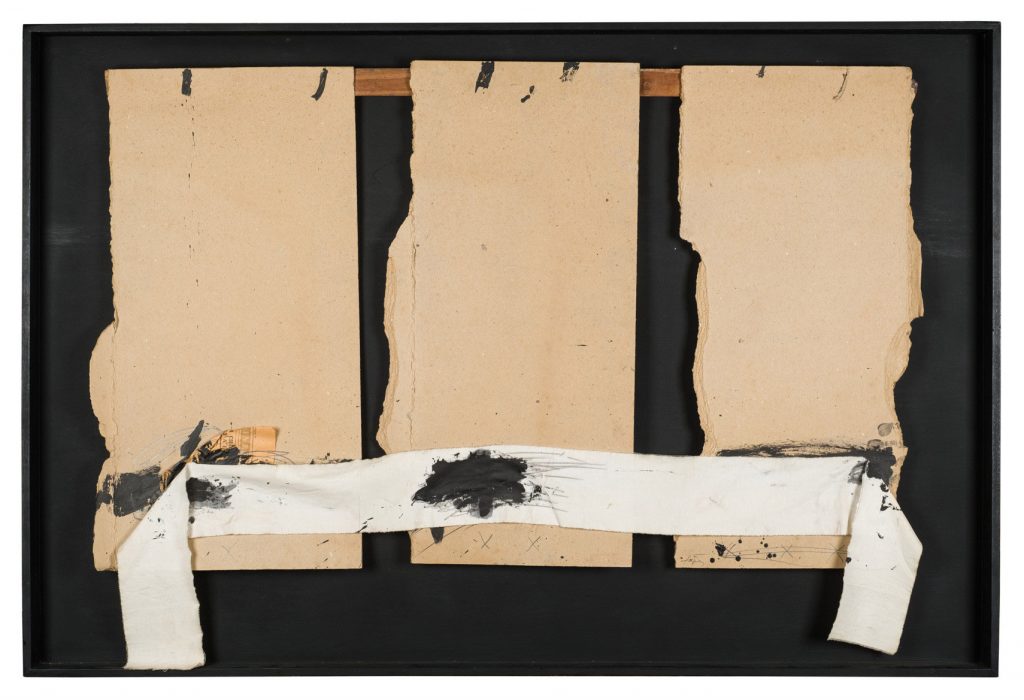 Antoni Tàpies. Tres Cartons, 1974. Salida: 90.000 euros. No vendido