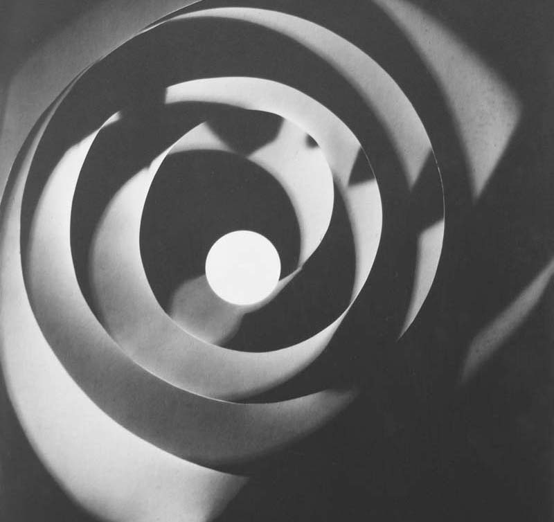 Los rayogramas de Man Ray en el Museo Carmen Thyssen