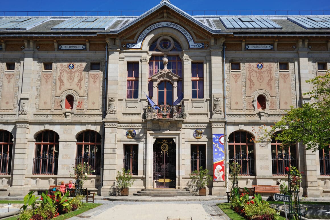 Roban tres piezas de porcelana de Limoges, valoradas en 9,5 millones de euros