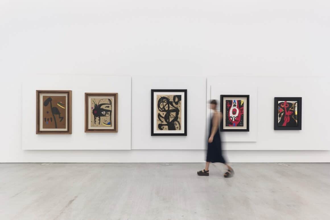 Los sutiles matices del negro de Joan Miró en Cayón
