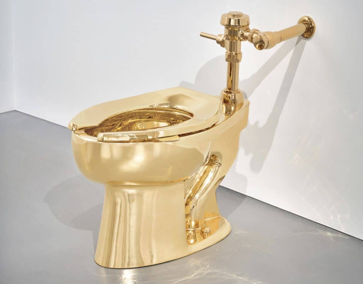 cattelan america sothebys La ironía ha muerto y su lápida es de oro macizo