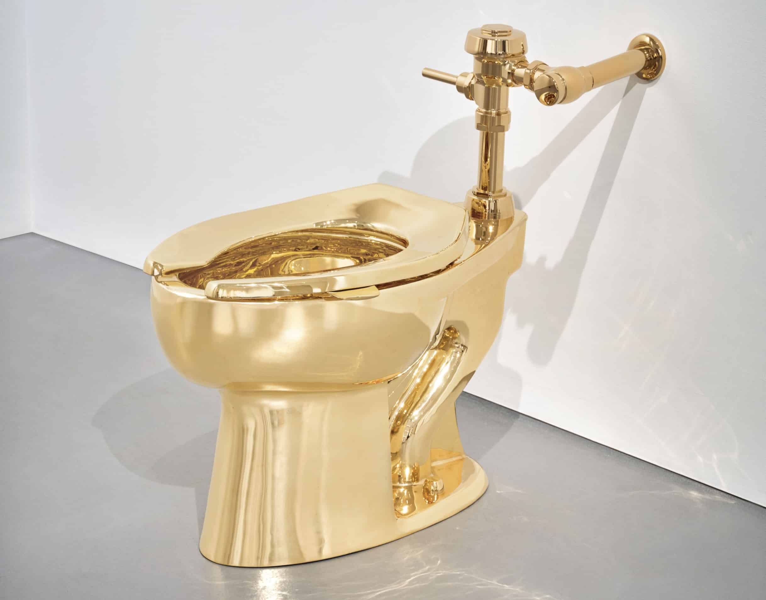 cattelan america sothebys La ironía ha muerto y su lápida es de oro macizo