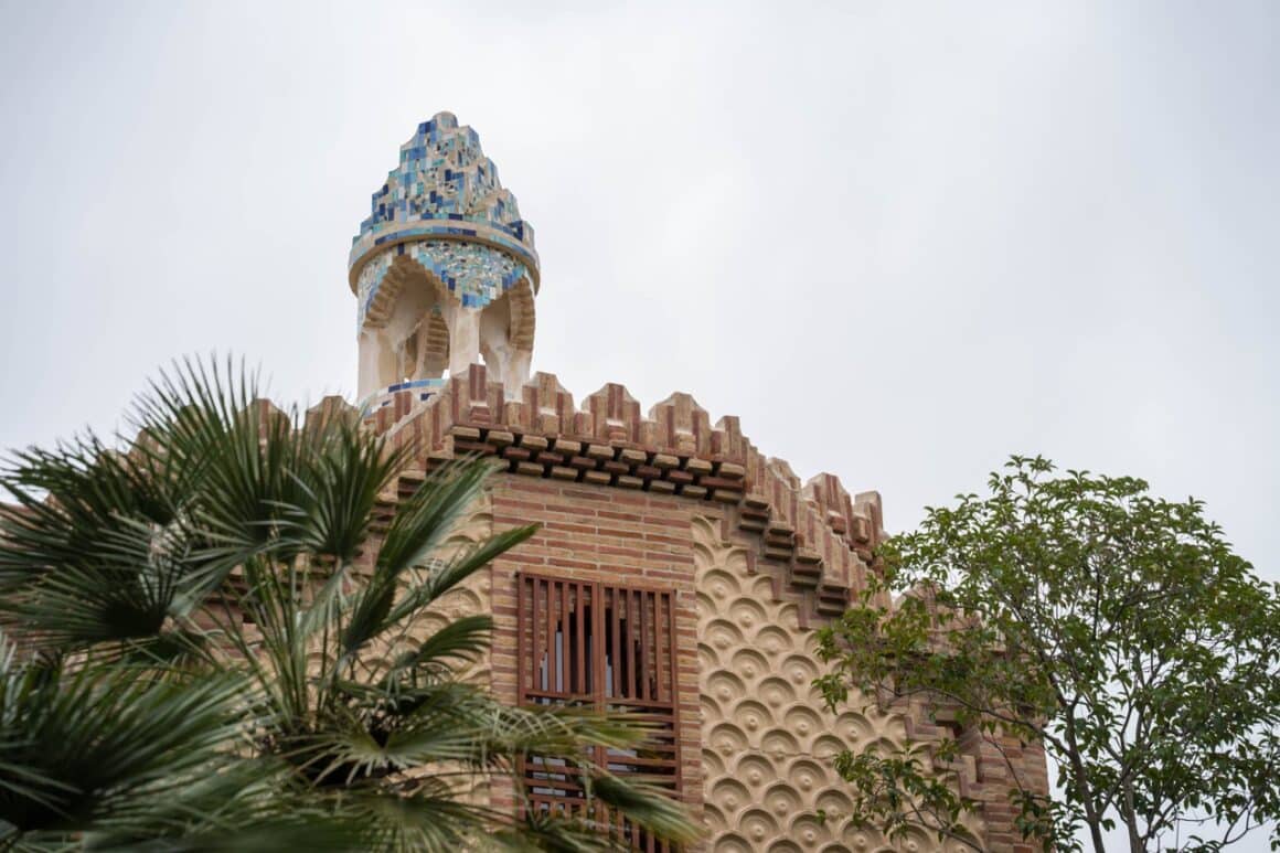 Ruta Gaudí desconegut-Pavellons Güell 2 en tamaño grande El ‘Año Gaudí’ pretende descubrir la interacción entre ciencia y arte