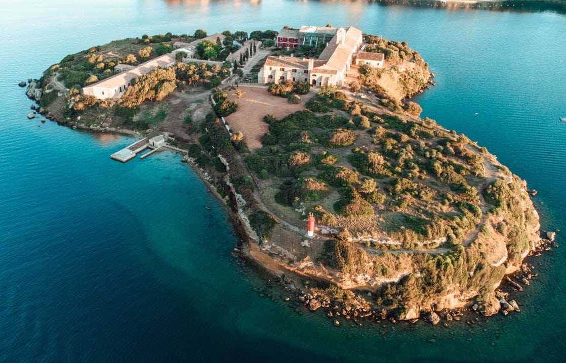 Opening-Menorca-ppaljpeg Menorca, la isla de los mil nombres, suma uno más: mecenas del arte emergente