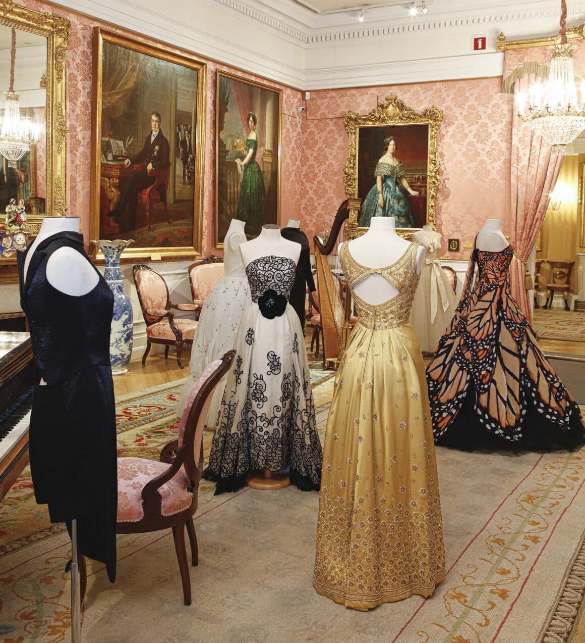 Salón de Baile Museo del Romanticismo, modelos de Pedro Rodríguez, La Innovación, Bibian Blue, Davidelfín y Carmen Mir Moda romántica, el último grito de la Alta Costura española
