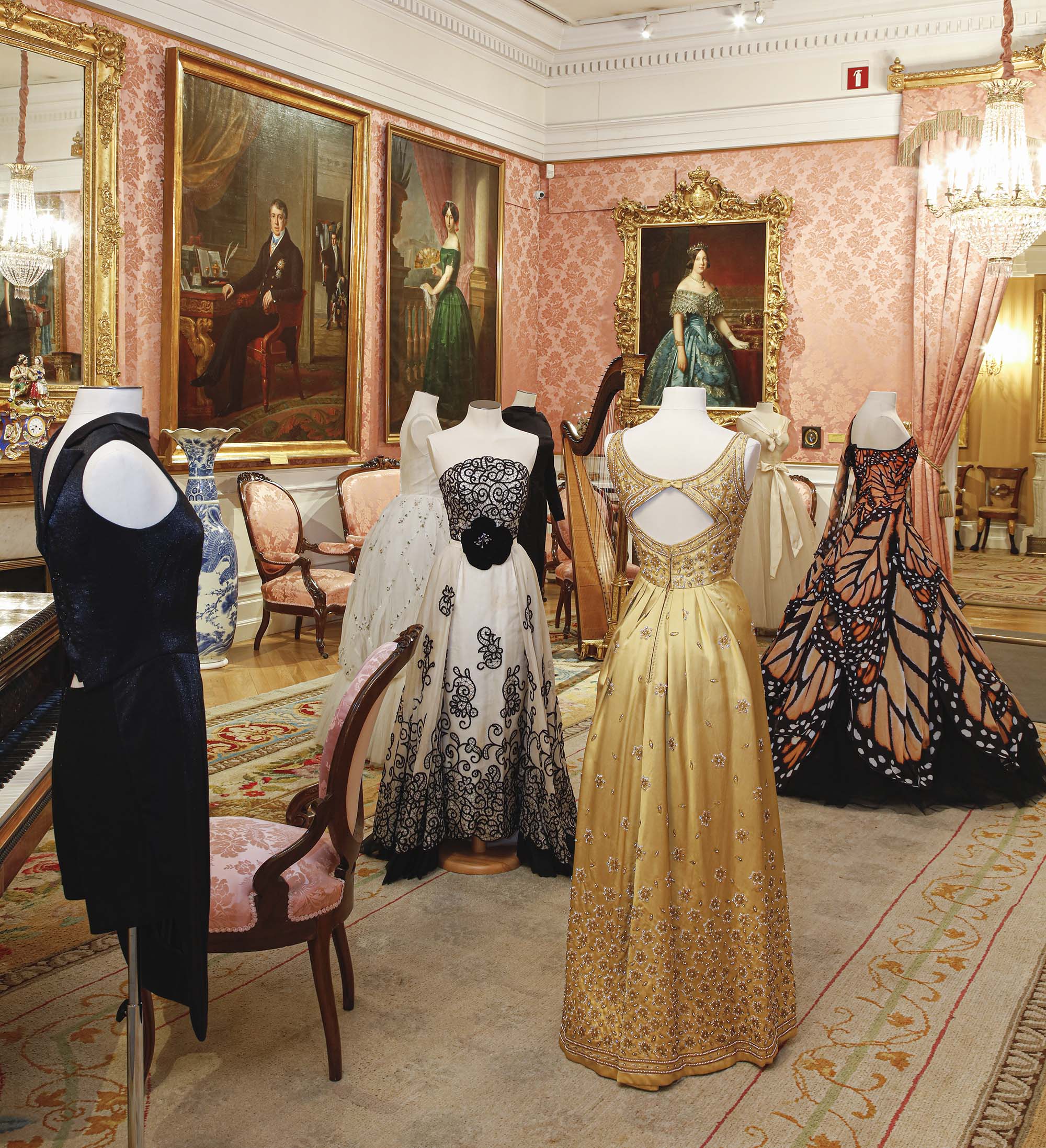 Salón de Baile Museo del Romanticismo, modelos de Pedro Rodríguez, La Innovación, Bibian Blue, Davidelfín y Carmen Mir Moda romántica, el último grito de la Alta Costura española